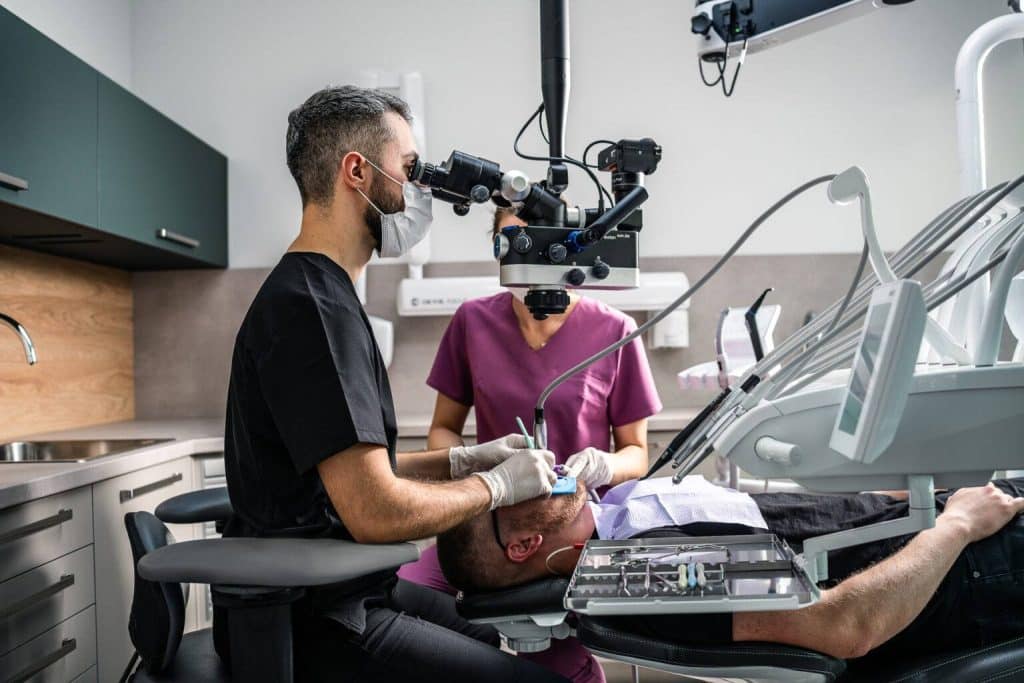 obrÃ¡zek pÅ™i prÃ¡ci | StomatologickÃ¡ klinika Brno, zubaÅ™ | m2stoma