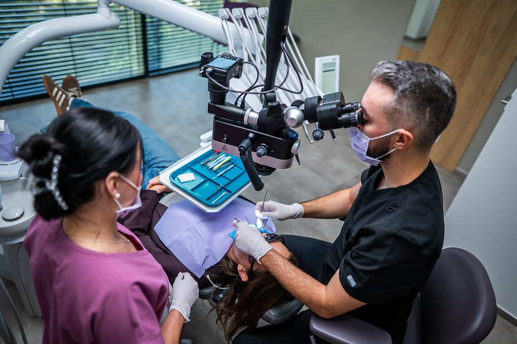 Endodontické ošetření pod mikroskopem